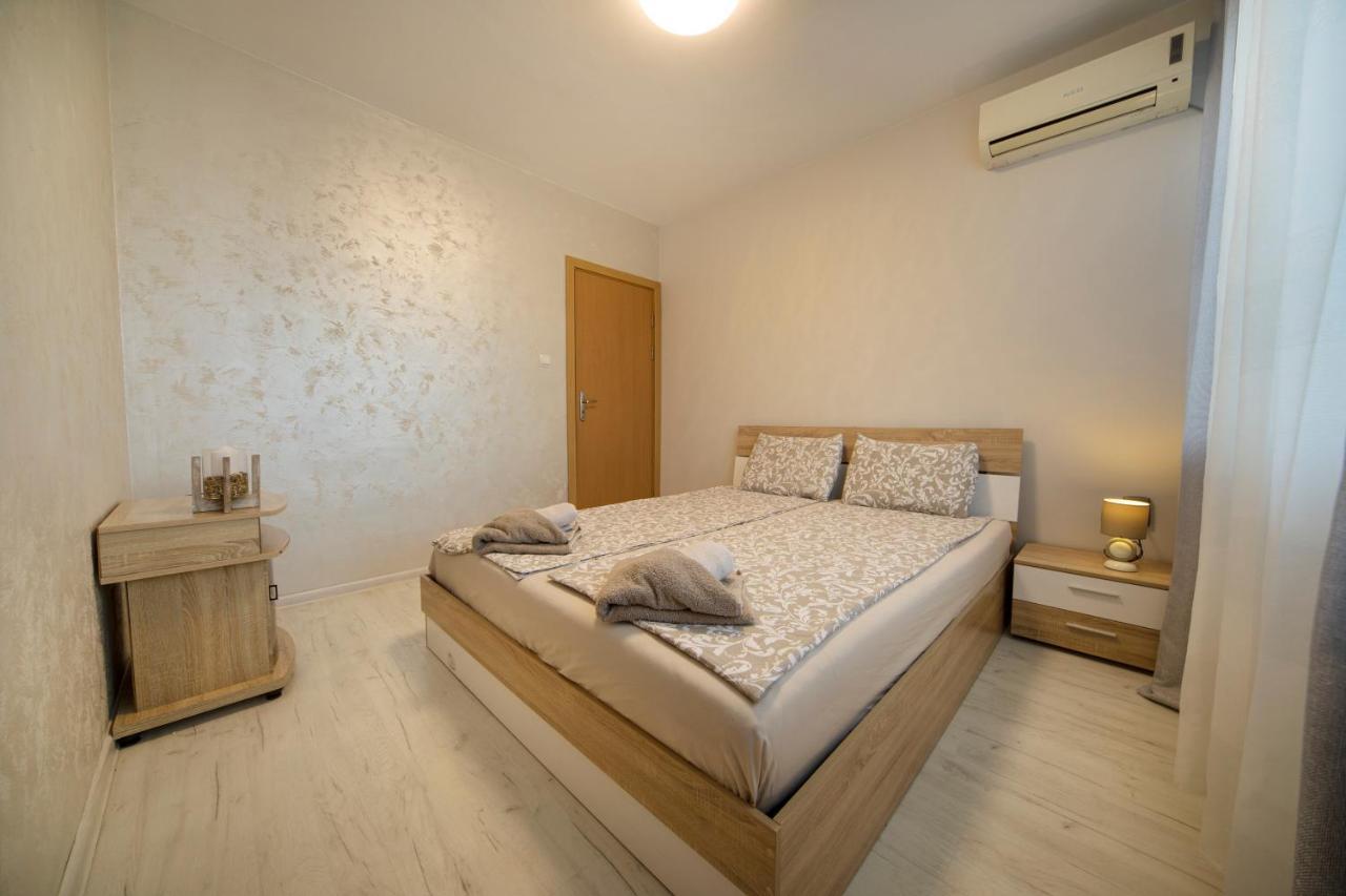 Old Town Apartment *